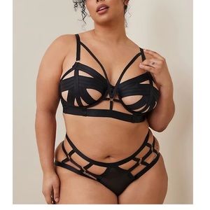TORRID NWT CUT OUT STRAPPY LONGLINE BRA & PANTY